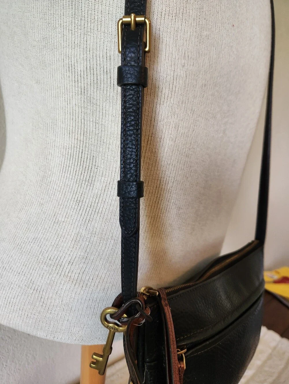 FOSSIL Black Pebbled Leather Crossbody/Shoulder Purse Adjustable Leather Strap